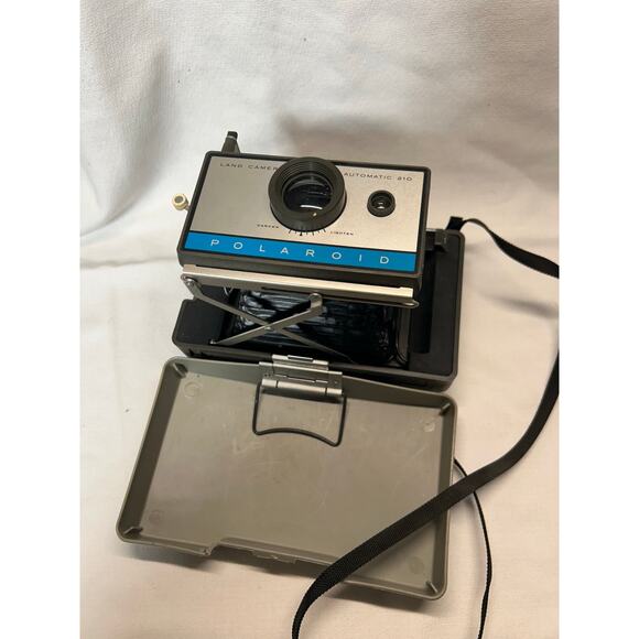 Vintage Polaroid 210 Land Camera Automatic Built in Flash Not Tested Neck Strap - Picture 2 of 6